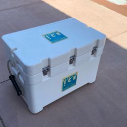 Yeti / TechniIce ISO 9001, 7-day Cooler, With Accessories