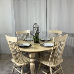 4’ Round Dining Table & 4 Chairs PERFECT FOR APARTMENT OR SMALL KITCHEN 