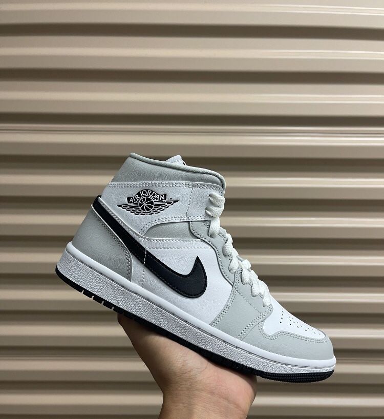 Jordan Mid “Light Smoke Grey” Size 12W