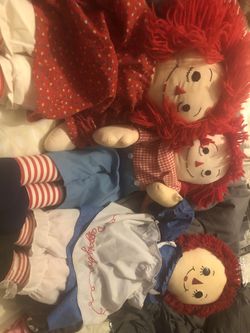 3 Raggedy Ann dolls