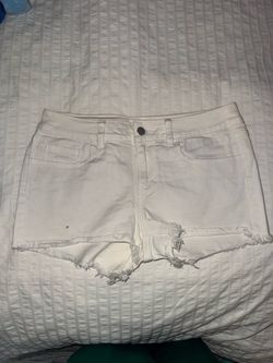 PINK Victoria’s Secret White Denim Shorts (size 6)