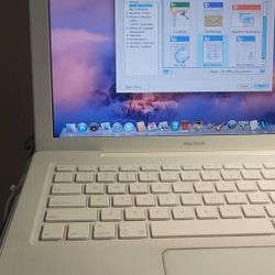 Apple A1181 MacBook 13.3" Laptop with Intel Core 2 Duo 2.0GHz 2GB RAM 