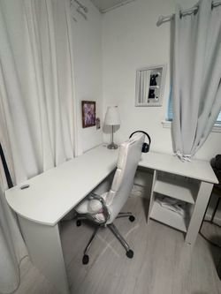 NEED GONE TODAY❗️ white desk with 2 shelves attached. Best offer