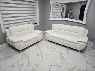 Brand New Set (Sofa & Loveseat) - Set de Sofás Nuevos a Estrenar