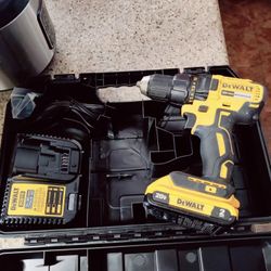 DeWalt Drill with Charger Battery And Case