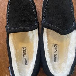 Women’s size 10 Brand new Black Minnetonka Slippers Still In box Originally $90