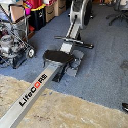 Lifecore R100 Rowing Machine