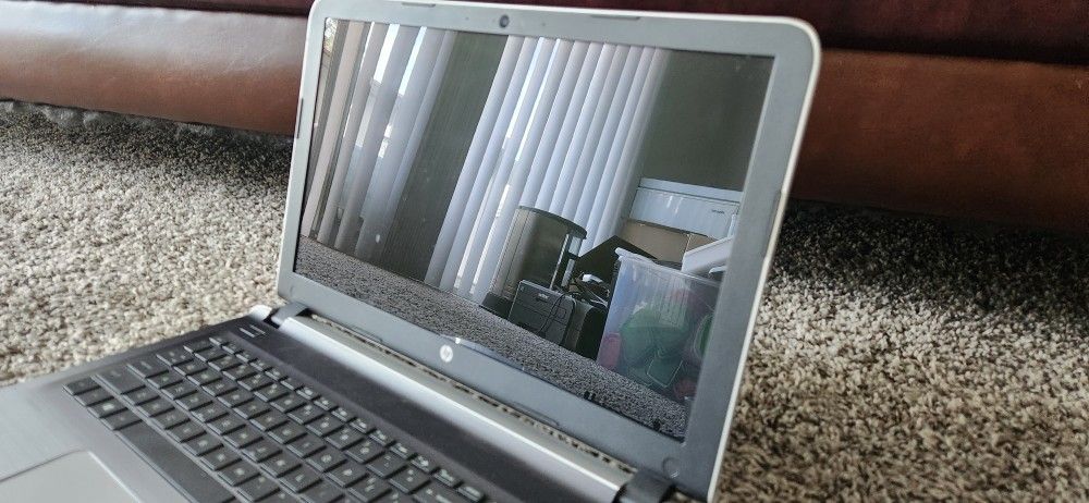 HP Pavilion Notebook 15-AB283NR Laptop with EXTRA 8gb x 2 RAM (READ DESCRIPTION)