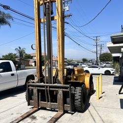 15,000 LB Capacity Forklift