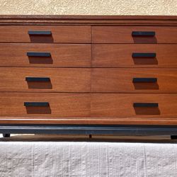 Mid-century 8 Drawer Dresser "United Furniture Corporation"$425