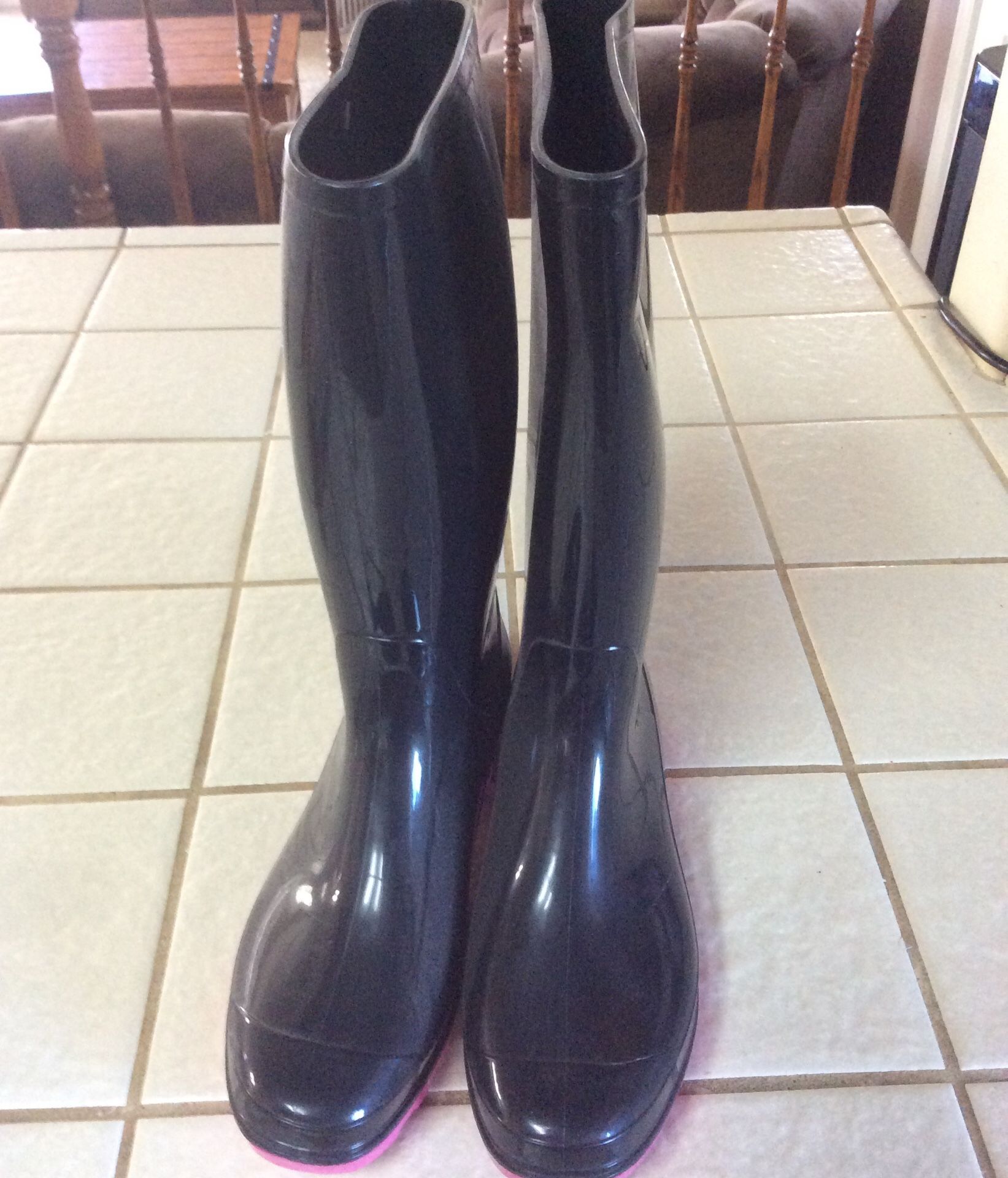 Rainboots size 8