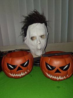 Movie Halloween Mask & 2 Candy dishes