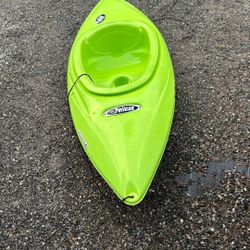 Pelican Kayak Pursuit 80 About 8 Foot Long No Paddle 
