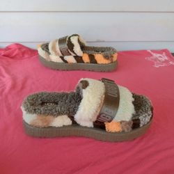 UGG CALI COLLAGE FLUFFITA SHEEPSKIN FLUFF PLATFORM SANDALS