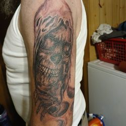 tattoo artist 