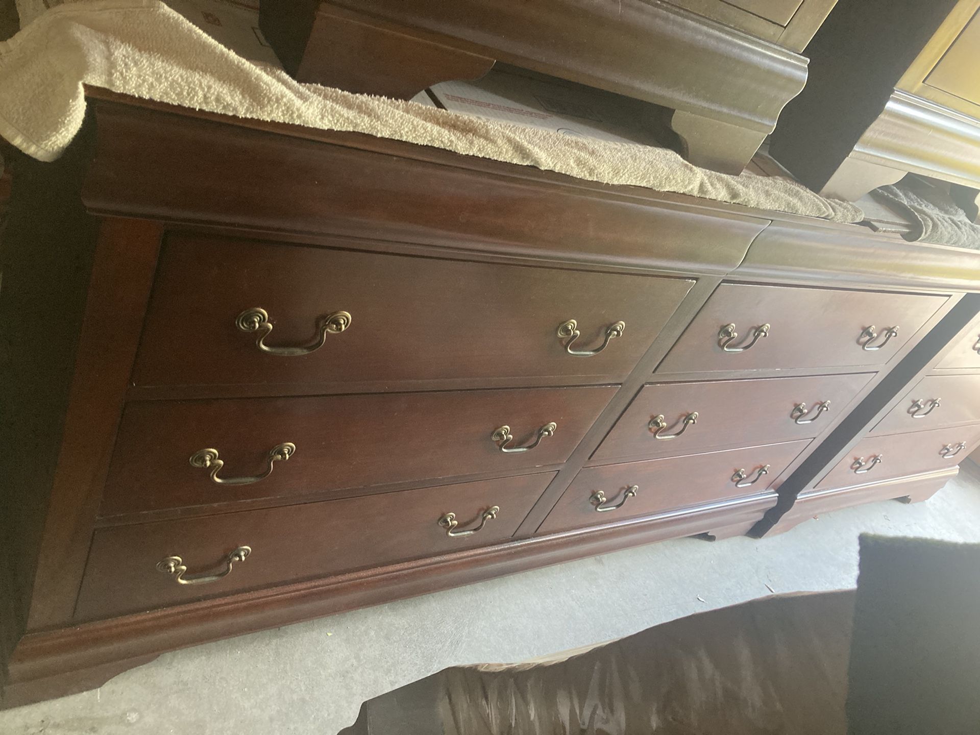6 Piece King Bedroom Set. Just Taken Out Of Storage. Retails For $1550 With Tax. My Price $850. Photos Show All Pieces