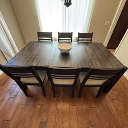Dining Room table in new condition.
