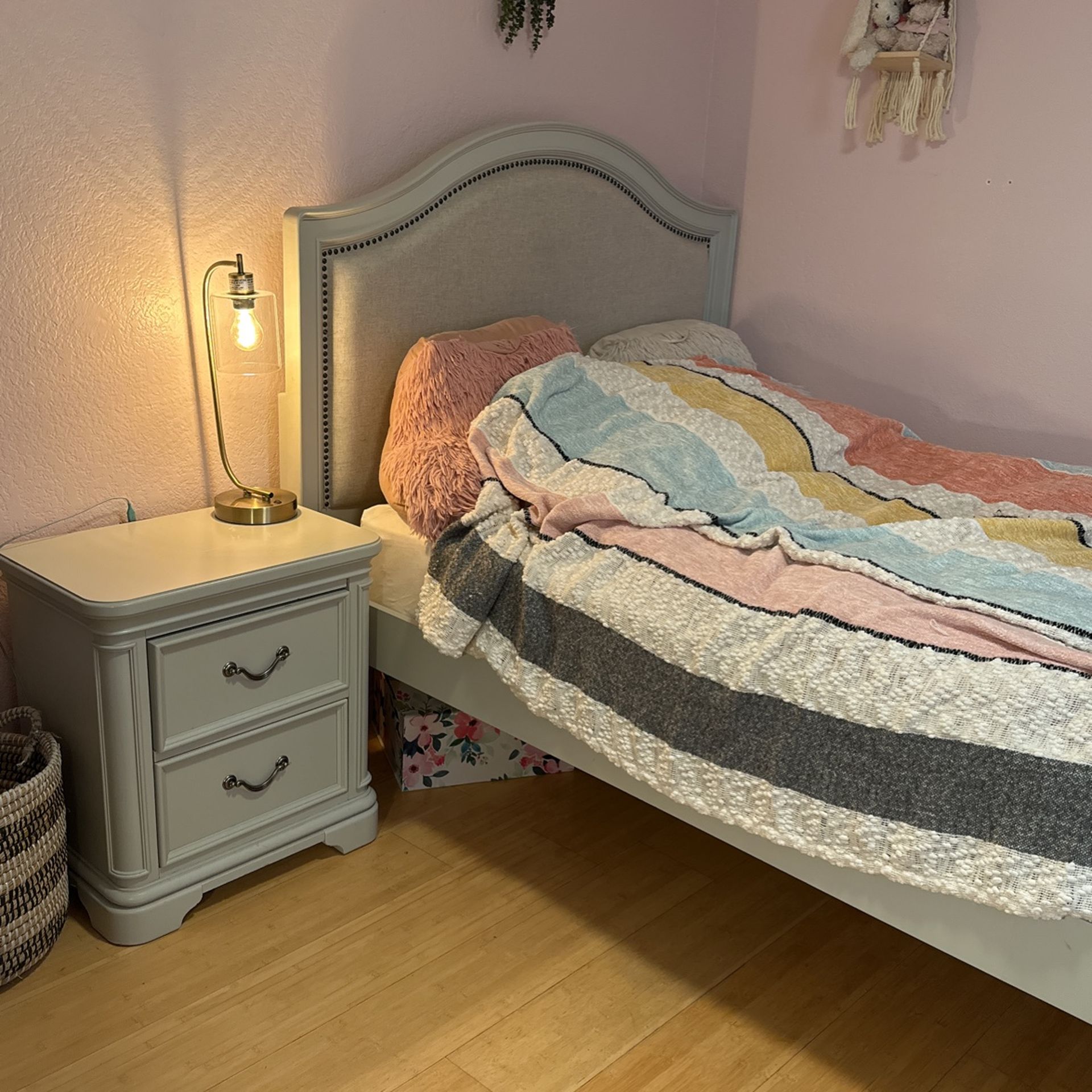 Living spaces Julia Bed And Nightstand