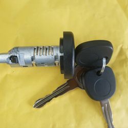 2001-2007 Chevy Silverado and GMC Sierra Replacement Ignition Lock And Key