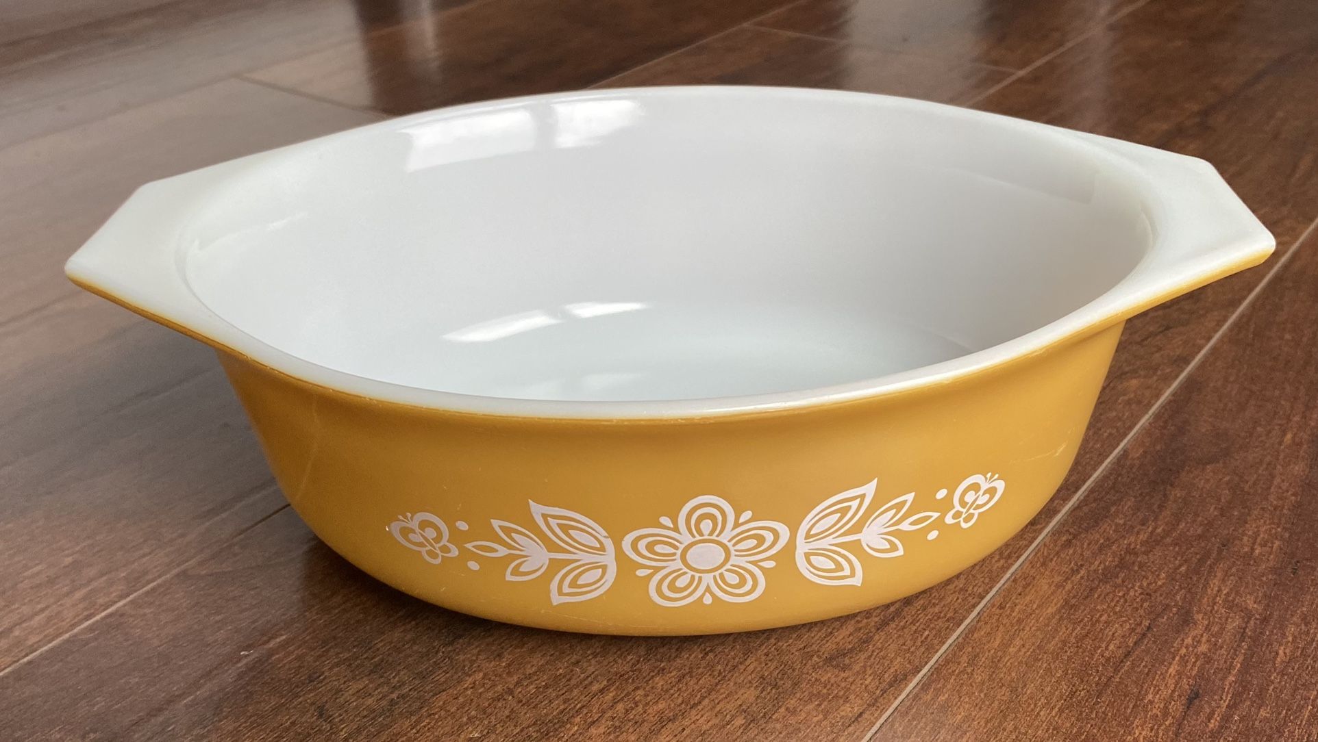 Vintage Pyrex #043 Butterfly Gold 1 1/2Qt Casserole Dish Gold White *No Lid*