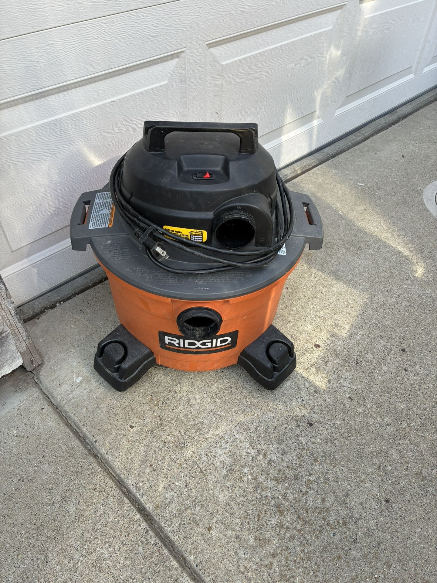 Rigid 6 Gallon Wet/Dry Shop Vac With Dry Filer And Hose