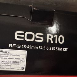 Canon EOS R10 Camera w/ 2 lens
