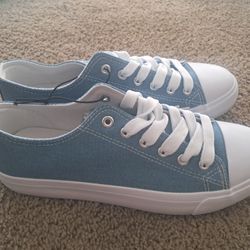 NEVER WORN Women's Sneakers Size 9