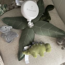 The Peanut shell Rainforest/dino Friends Soft MOBILE Brand New Open Box 