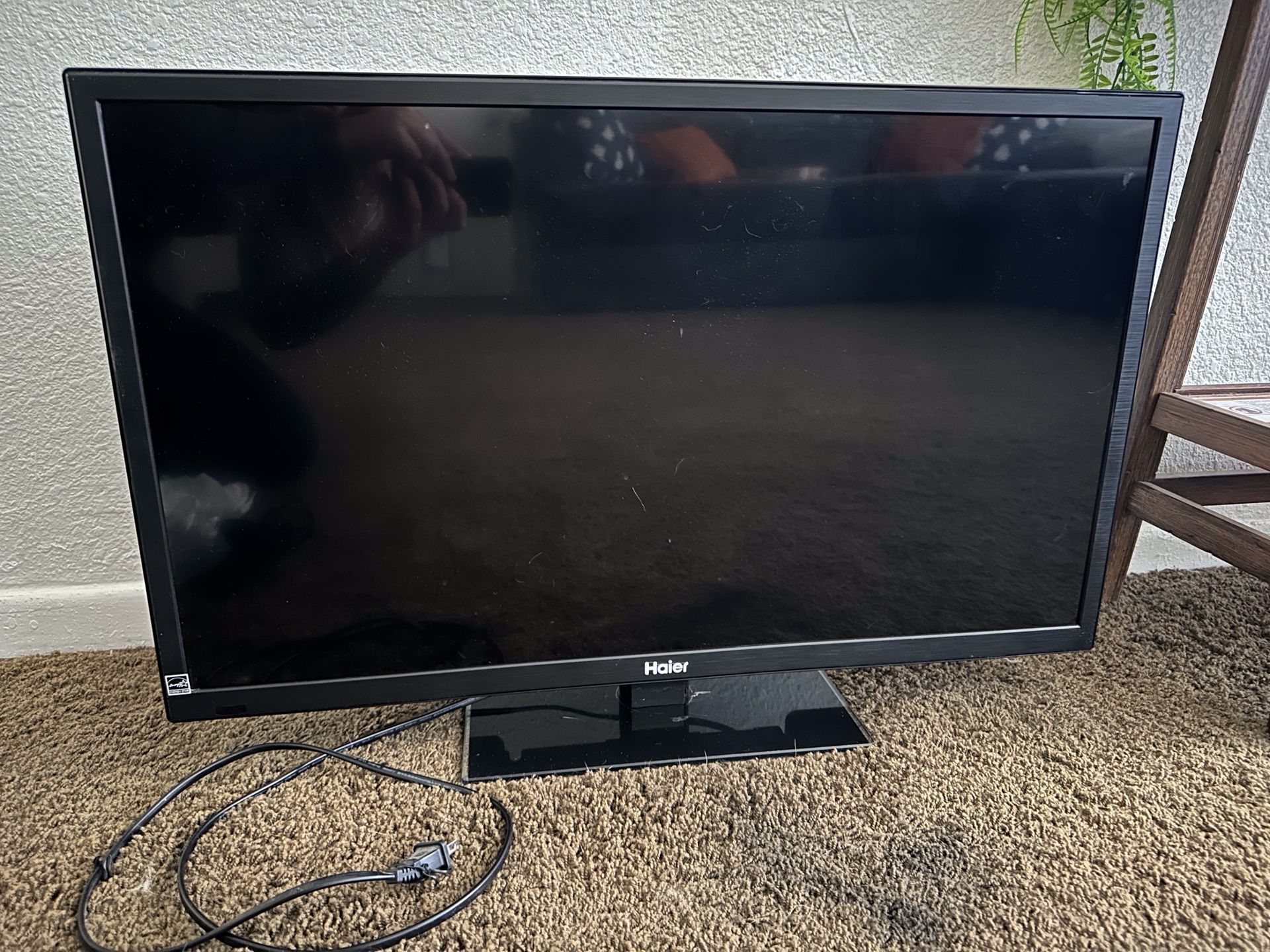 32” HAIER LED HD TV