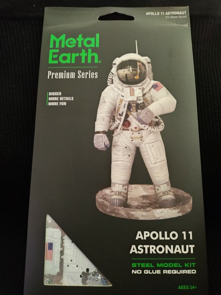 Metal Earth Apollo 11 Astronaut Model Kit