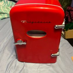 Retro Mini Fridge 