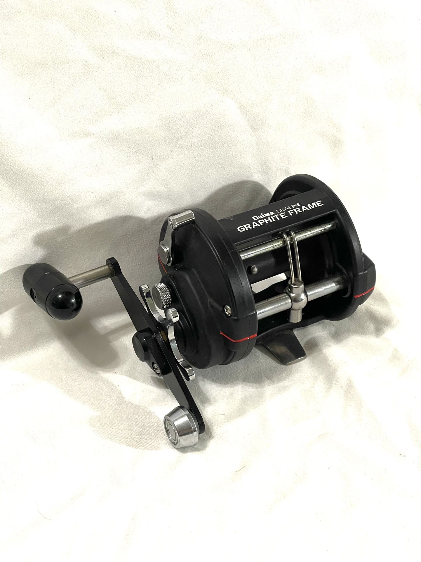 Like New Daiwa (Sealine-SL175H) Graphite Frame Medium, Heavy Fishing Reel, retails for $65 for preowned real