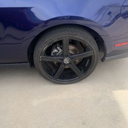 Beautiful 2012 Ford Mustang convertible with 20 inch heater and radio