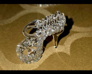 Vintage Collectible Blown Glass Princess Shoe.