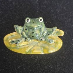 Vintage FROG On A Lili Pad Brooch/Pin 
