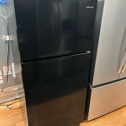 Amana Top Freezer Refrigerator - 18.2 Cu. Ft. - Black Finish - Compact + Efficient 