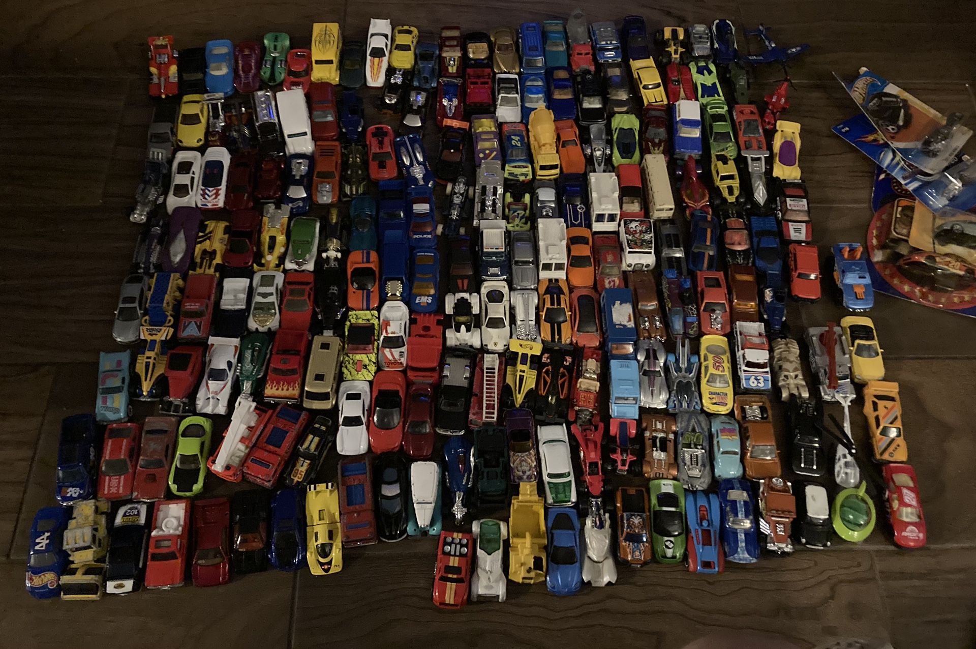 Lot Of 200 Vintage To Modern Hot Wheels And Matchbox Diecast Cars And Trucks
