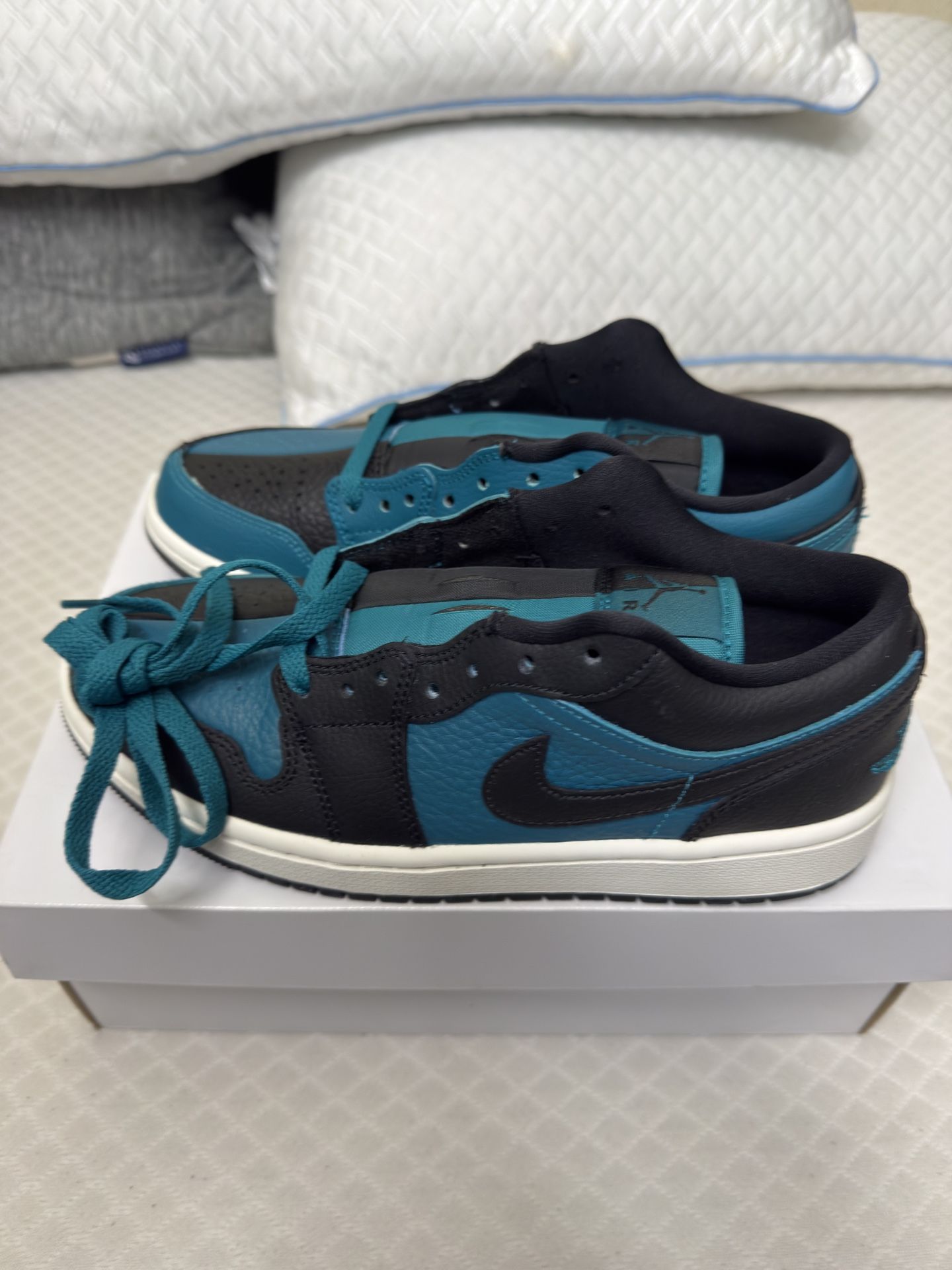 Nike Air Jordan 1 low woman’s Size 7.5 NIB