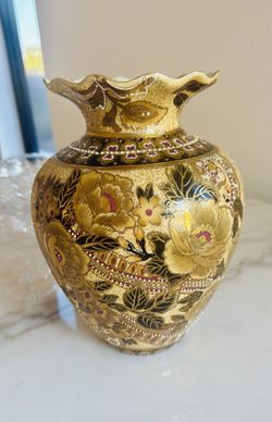 Vintage Chinese Magnani Pottery Vase W/ Gold Gilding🇨🇳