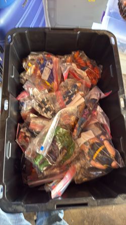 4 tubs of Marvel Legends