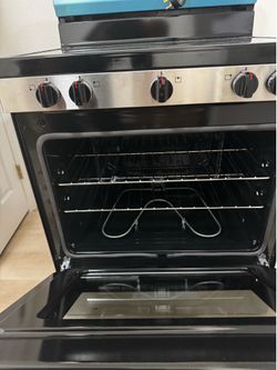 New Frigidaire Glass Top Electric Range