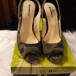 Jazzberry camo sandals