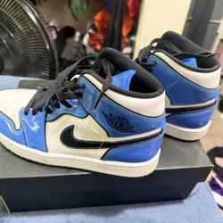 Air Jordan 1 Mid SE “signal blue”