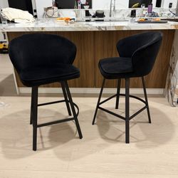 4 Counter Stools / Chair