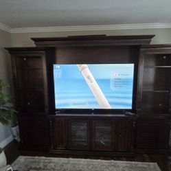 Entertainment Center / FREE MUST PICK UP
