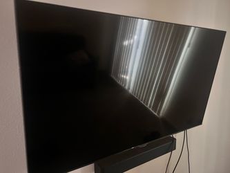 Samsung Flat Screen TV Wall Mounted