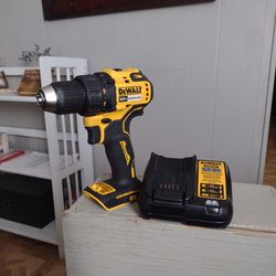 DeWalt 20 volt brushless drill with charger 