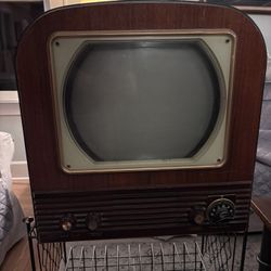 Black and white TV set, Philco, model 50T – 1403
