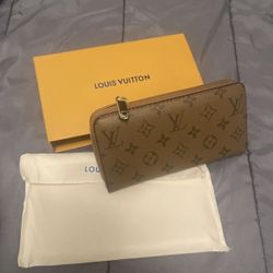 Louis Vuitton Woman Brown Zipper Wallet