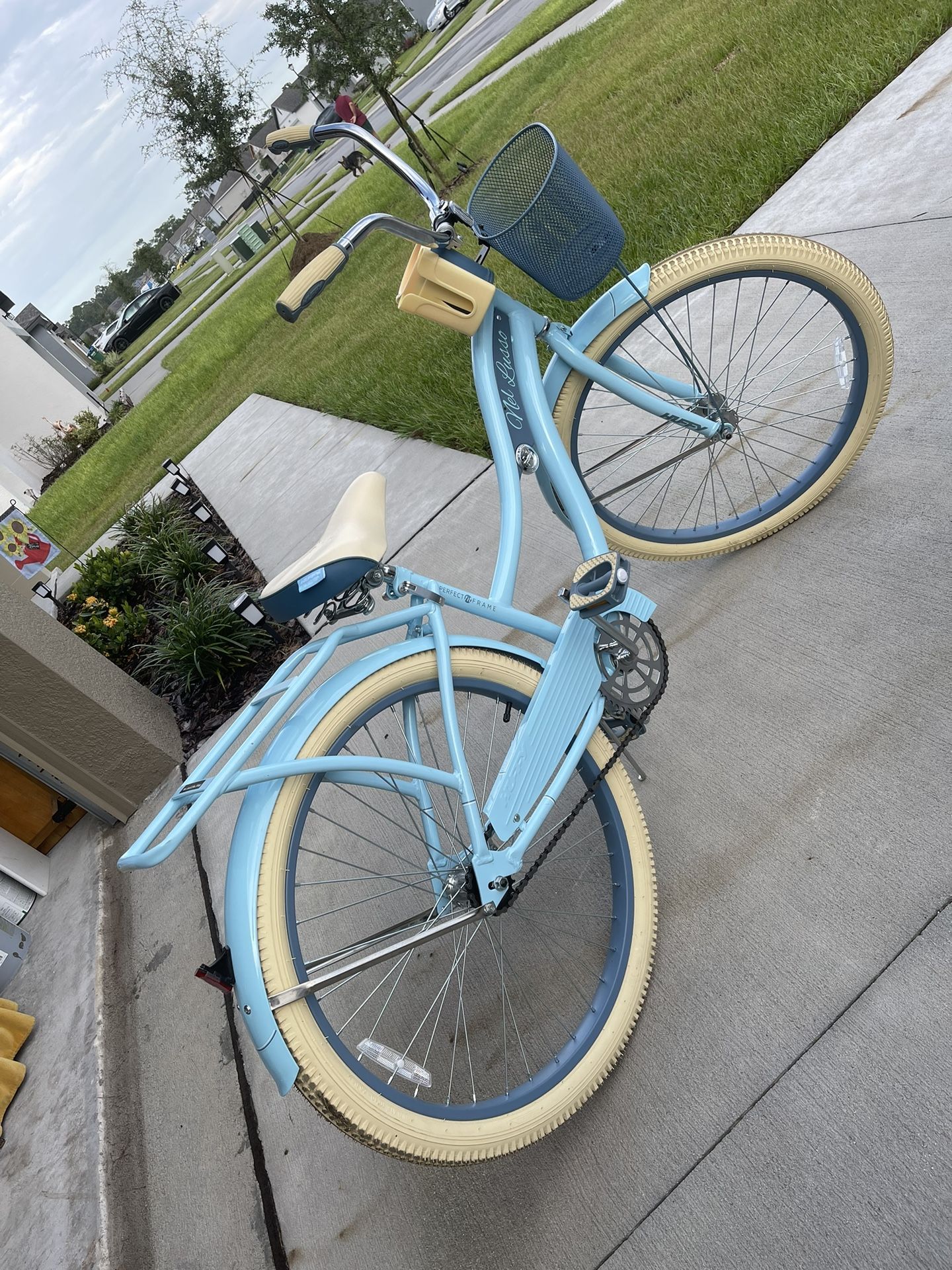 Huffy 26 Nel Lusso Classic Cruiser Bike with Perfect Fit Frame